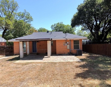 3241 S Edgefield Avenue - Photo Thumbnail 4