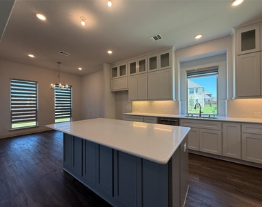 14697 Valley Trail - Photo Thumbnail 4