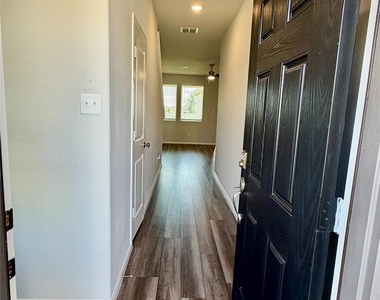 725 Santa Lucia Drive - Photo Thumbnail 5