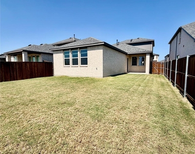 725 Santa Lucia Drive - Photo Thumbnail 15