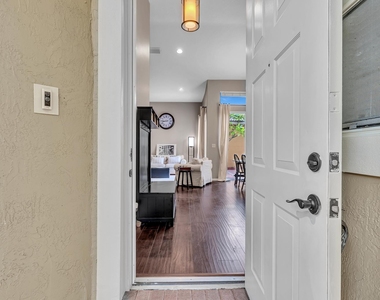 5828 Nw 121st Avenue - Photo Thumbnail 5