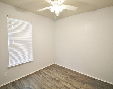 2139 Mossbrook Drive - Photo Thumbnail 16