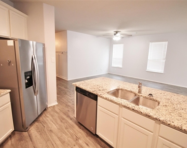 2139 Mossbrook Drive - Photo Thumbnail 8