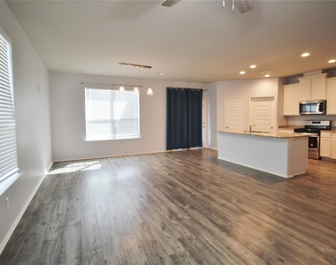 2139 Mossbrook Drive - Photo Thumbnail 2