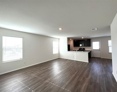 213 Anvil Drive - Photo Thumbnail 4