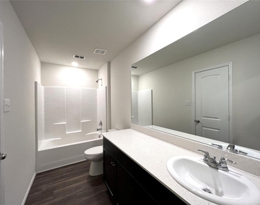 213 Anvil Drive - Photo Thumbnail 9