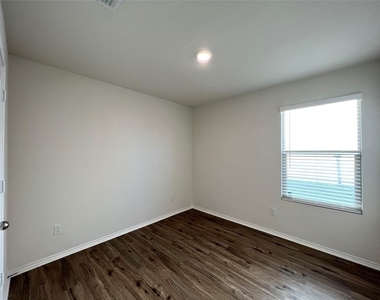 213 Anvil Drive - Photo Thumbnail 5