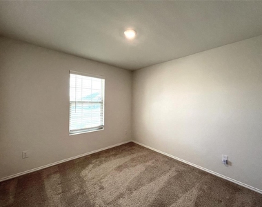 213 Anvil Drive - Photo Thumbnail 6