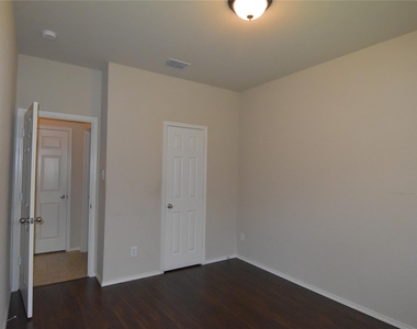 714 Bastrop Drive - Photo Thumbnail 14
