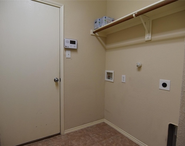 714 Bastrop Drive - Photo Thumbnail 16