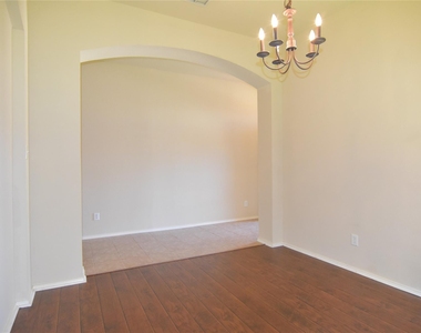 714 Bastrop Drive - Photo Thumbnail 4