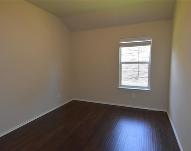 714 Bastrop Drive - Photo Thumbnail 13