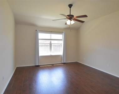 714 Bastrop Drive - Photo Thumbnail 10