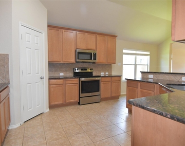 714 Bastrop Drive - Photo Thumbnail 7