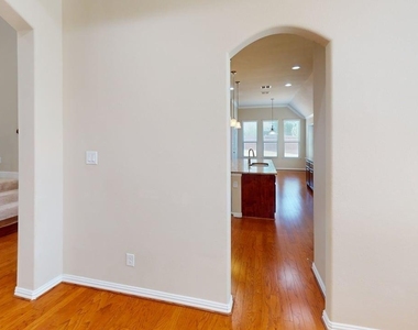 700 Shrewsbury Place - Photo Thumbnail 5