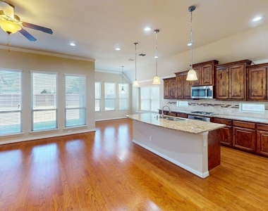700 Shrewsbury Place - Photo Thumbnail 3