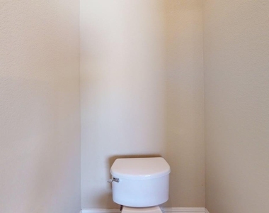700 Shrewsbury Place - Photo Thumbnail 21