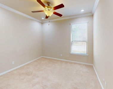 700 Shrewsbury Place - Photo Thumbnail 12