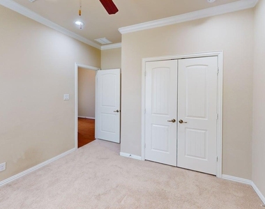 700 Shrewsbury Place - Photo Thumbnail 9