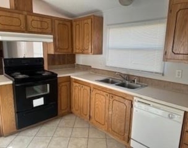 5850 Hartford - Photo Thumbnail 11