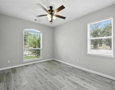 2401 Fall Leaf Court - Photo Thumbnail 12