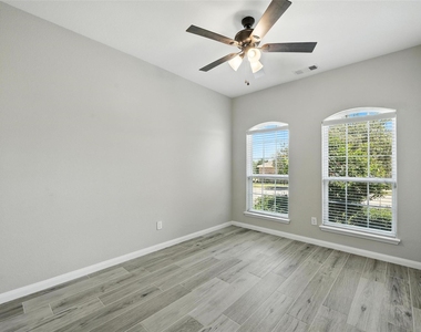 2401 Fall Leaf Court - Photo Thumbnail 13