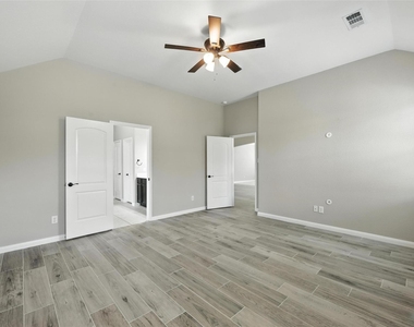 2401 Fall Leaf Court - Photo Thumbnail 8