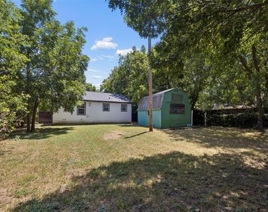 113 W Avenue E - Photo Thumbnail 14
