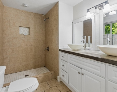 113 W Avenue E - Photo Thumbnail 12