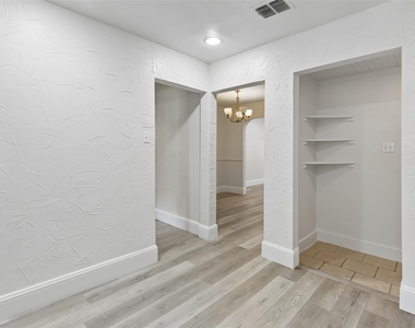 113 W Avenue E - Photo Thumbnail 6