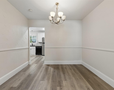 113 W Avenue E - Photo Thumbnail 4