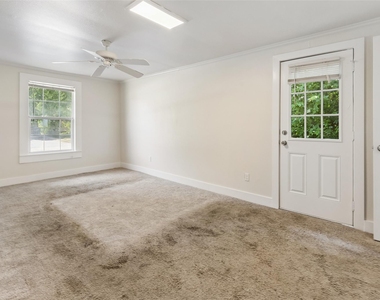 113 W Avenue E - Photo Thumbnail 10
