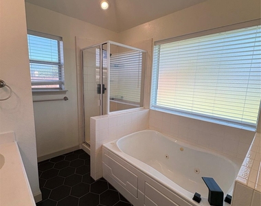 3037 Wren Lane - Photo Thumbnail 18