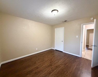 1211 Old Bardwell Road - Photo Thumbnail 10