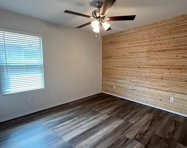 1602 Westfall Drive - Photo Thumbnail 12