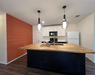 1602 Westfall Drive - Photo Thumbnail 3