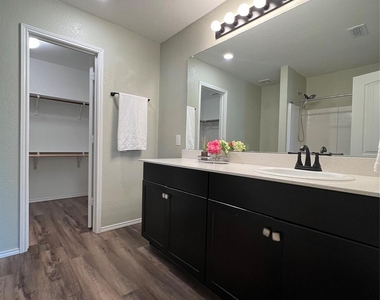 1602 Westfall Drive - Photo Thumbnail 8