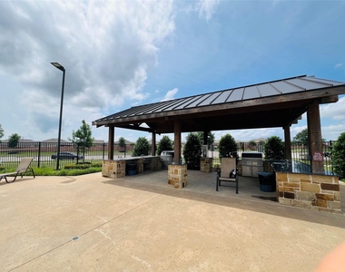 1602 Westfall Drive - Photo Thumbnail 19