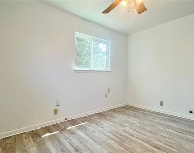 5429 Farnsworth Avenue - Photo Thumbnail 6