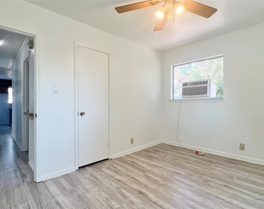 5429 Farnsworth Avenue - Photo Thumbnail 10