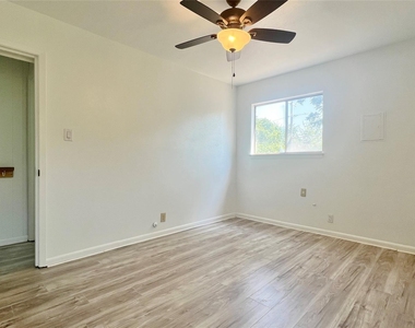 5429 Farnsworth Avenue - Photo Thumbnail 8