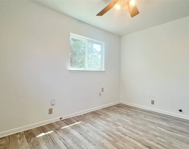 5429 Farnsworth Avenue - Photo Thumbnail 11