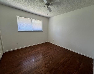 4826 Stonecrest Court - Photo Thumbnail 12