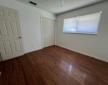 4826 Stonecrest Court - Photo Thumbnail 13