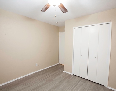 5308 Gates Drive - Photo Thumbnail 15