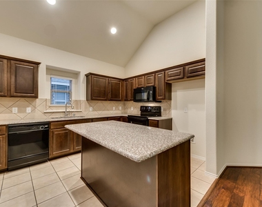 1208 Villa Paloma Boulevard - Photo Thumbnail 13