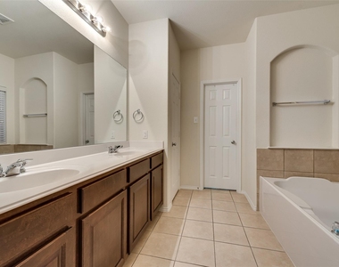 1208 Villa Paloma Boulevard - Photo Thumbnail 20