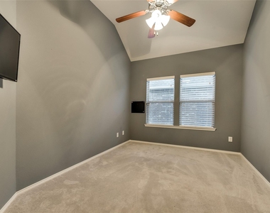 1208 Villa Paloma Boulevard - Photo Thumbnail 7
