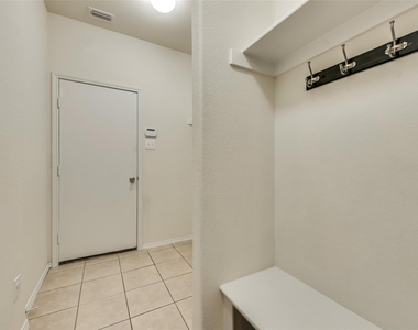 1208 Villa Paloma Boulevard - Photo Thumbnail 16