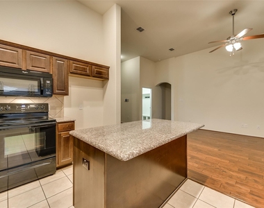 1208 Villa Paloma Boulevard - Photo Thumbnail 15